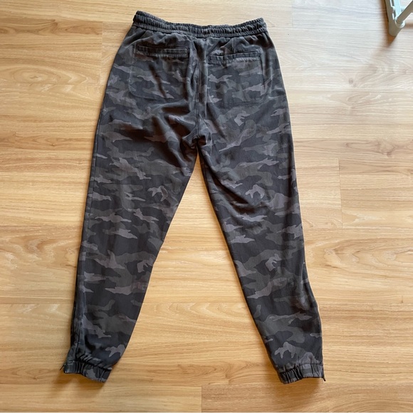 Athleta Camo Farallon Joggers / Sweatpants - Grey Size 8 - Picture 12 of 15